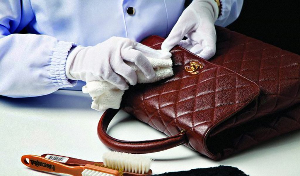 How to Effectively Clean a Leather Purse