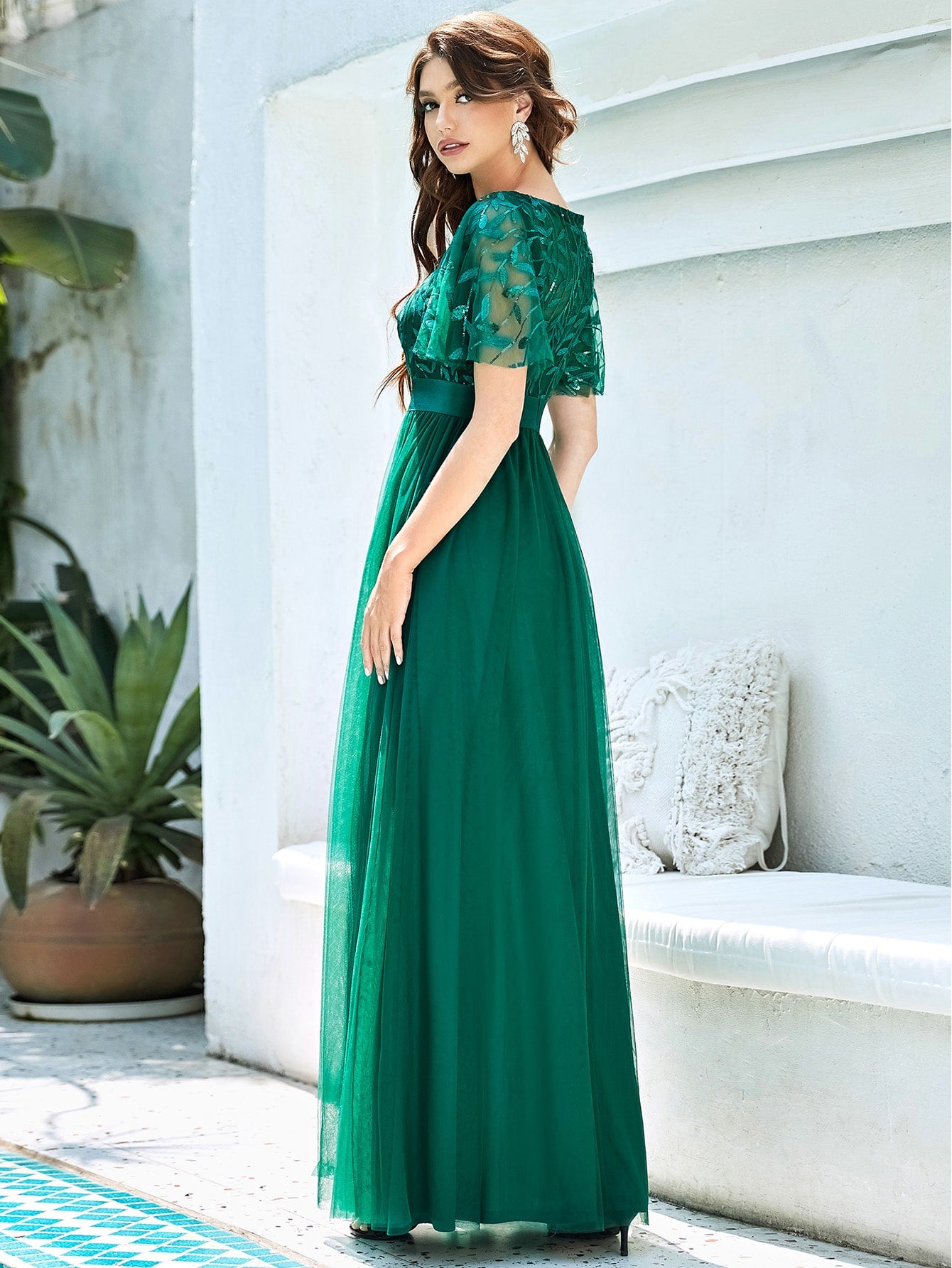 Embroidery & Sequin Bodice Mesh Prom Dress-Verde Limon Panama