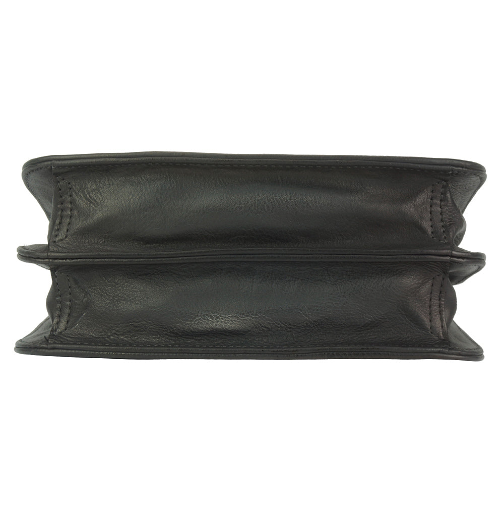 Very GM Leather Hand-bag