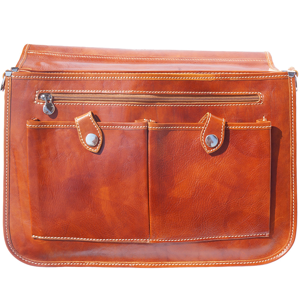 Leather briefcase in two compartments with double pockets on the front